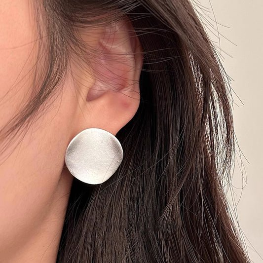 Mode féminine Boucles d'oreilles en surface incurvée et dépolie - Ivory Deals Market