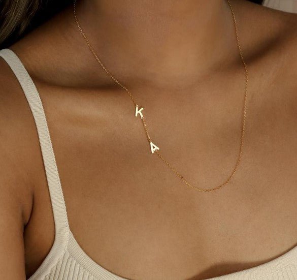 Collier lettre centre d'argent par Caitlyn collier initial de côtés minimaliste collier nom minimaliste cadeau parfait pour maman - Ivory Deals Market