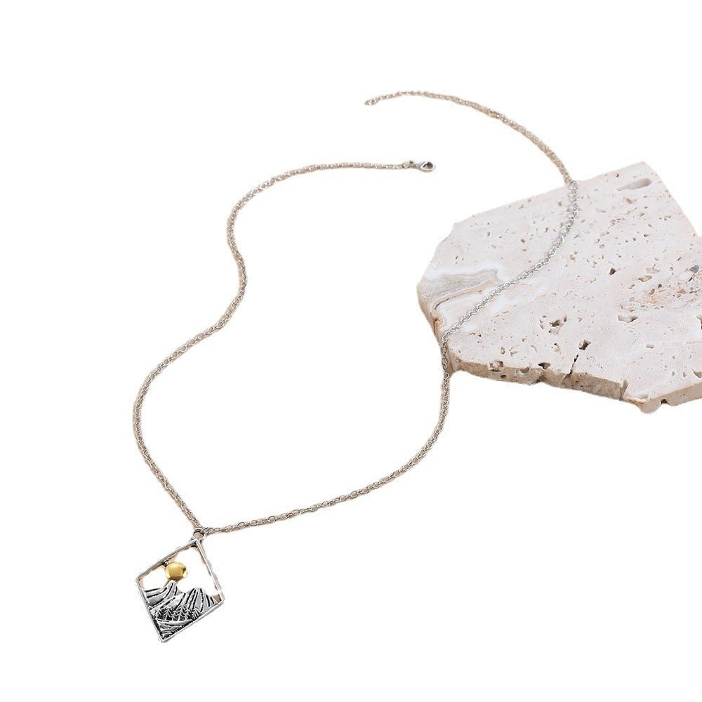 Collier pendentif creux en alliage de Sun Mountain - Ivory Deals Market