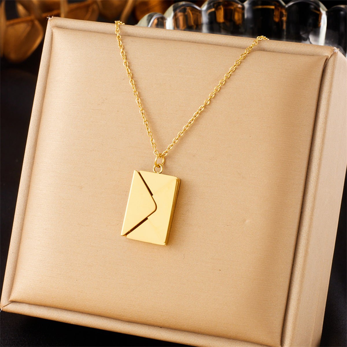 Collier pendentif d'enveloppe de personnalité simple, style rétro à la mode - Ivory Deals Market