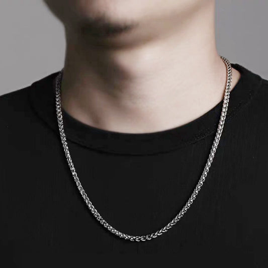 Collier en acier titane minimaliste polyvalent pour hommes