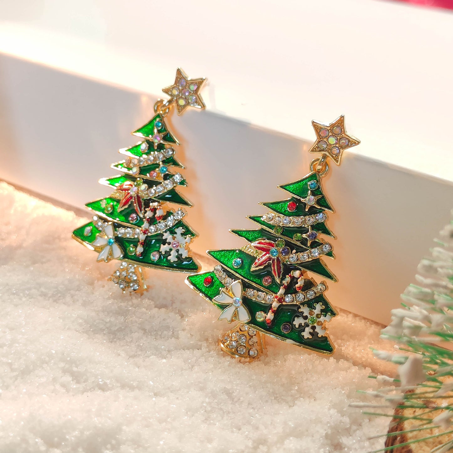 Broche en forme d'arbre de Noël en diamant, boucles d'oreilles créatives en forme d'arbre de Noël pour femmes.