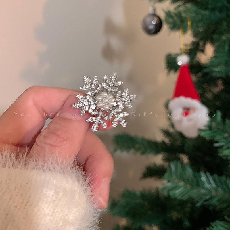 Pince à cheveux en perles de flocon de neige en cristal pour filles d'hiver, petites épingles à cheveux Bobby, accessoires de mode rétro pour femmes, fleur de coiffure, bijoux capillaires.