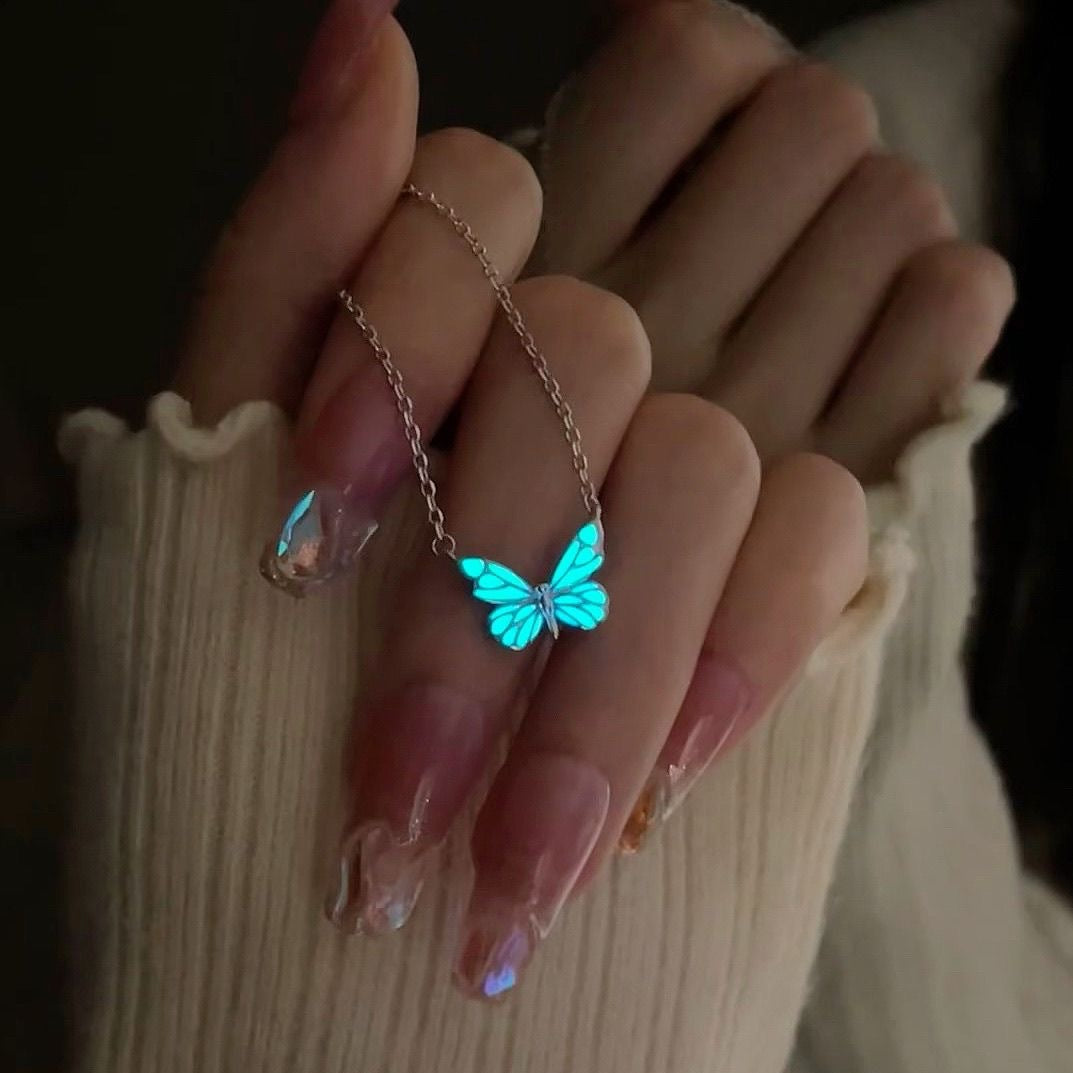 Collier papillon lumineux bleu style Mori Aurora pour femmes.