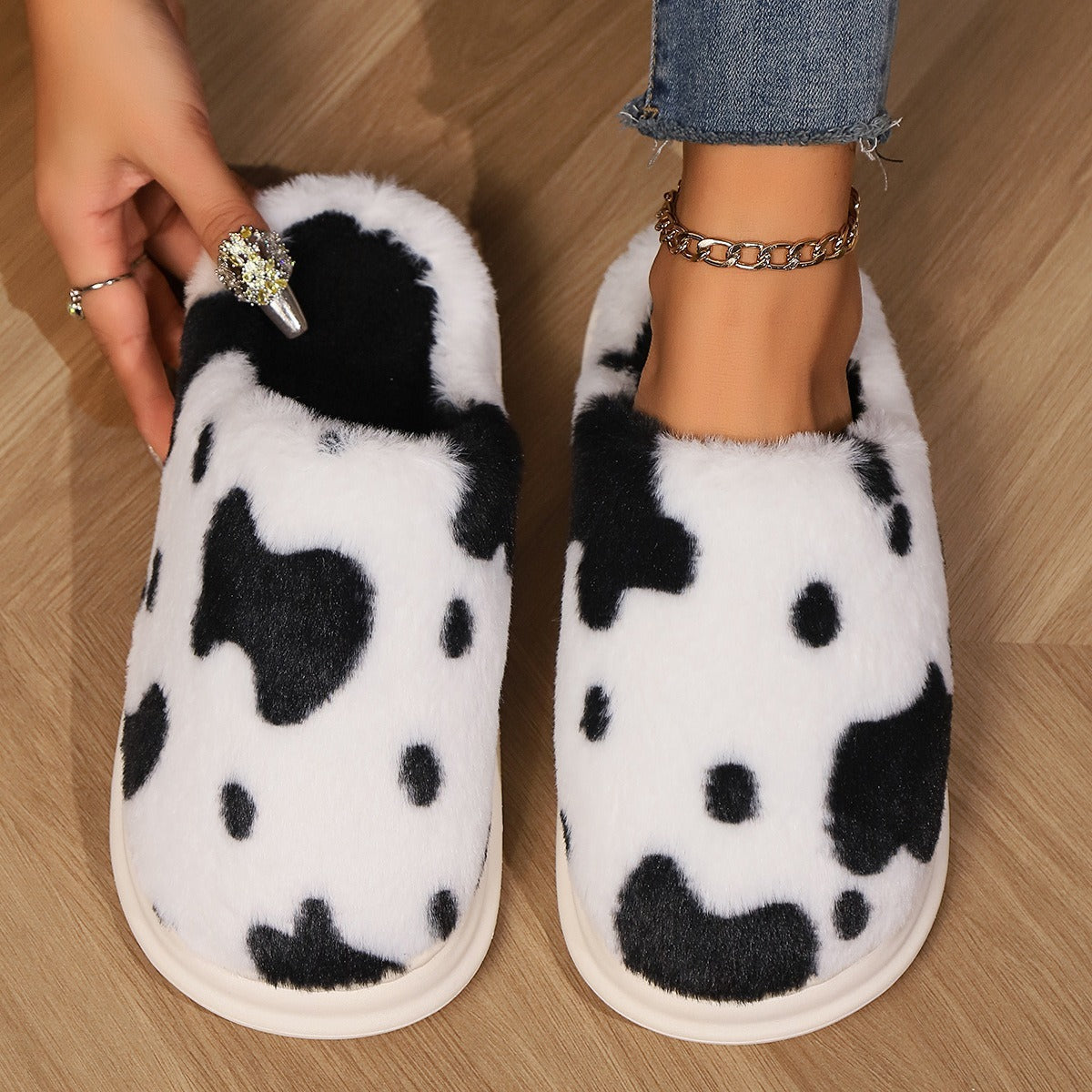 Pantoufles mignonnes en peluche, en forme de vache tachetée | chaussures de maison | antidérapantes | pour la chambre à coucher | chaussures de couple