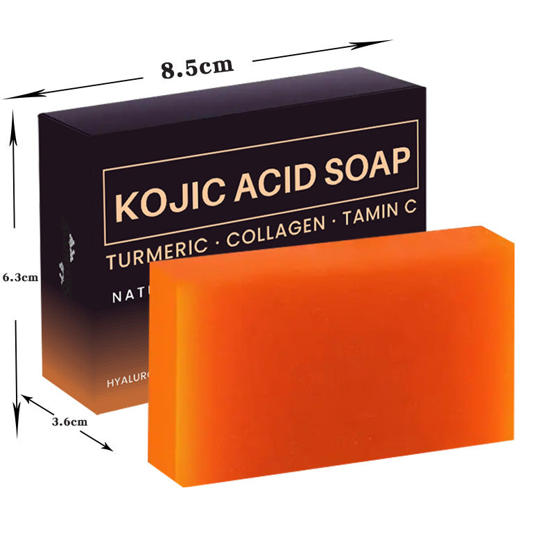 Savon fait maison à base de curcuma et d'acide kojique pour éclaircir la couleur de la peau.