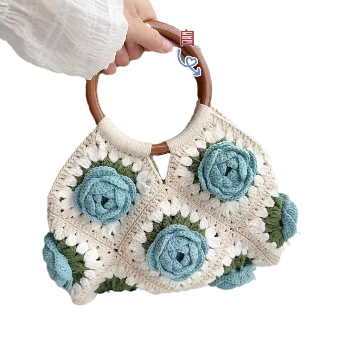 Sac à main en laine tissée fait main avec poignée en crochet.