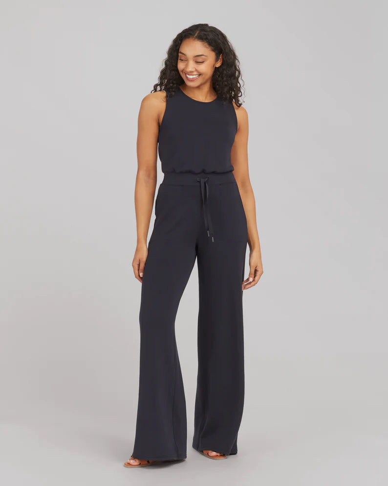 Combinaison pantalon à lacets pour femmes.