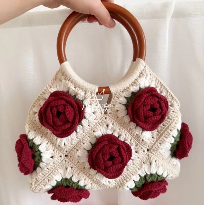 Sac à main en laine tissée fait main avec poignée en crochet.