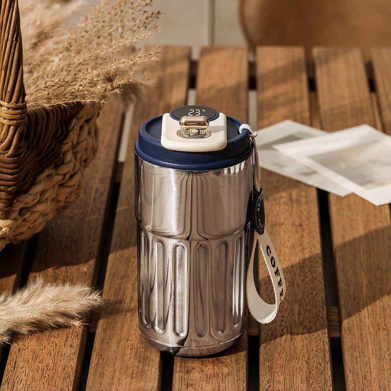 Tasse à café élégante à double paroi sous vide.