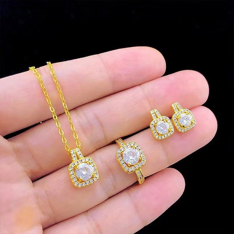 Ensemble de bijoux de mode avec pendentif en zircon et collier ras - du - cou pour femmes, boucles d'oreilles clous couleur or et bague de mariage. - Ivory Deals Market