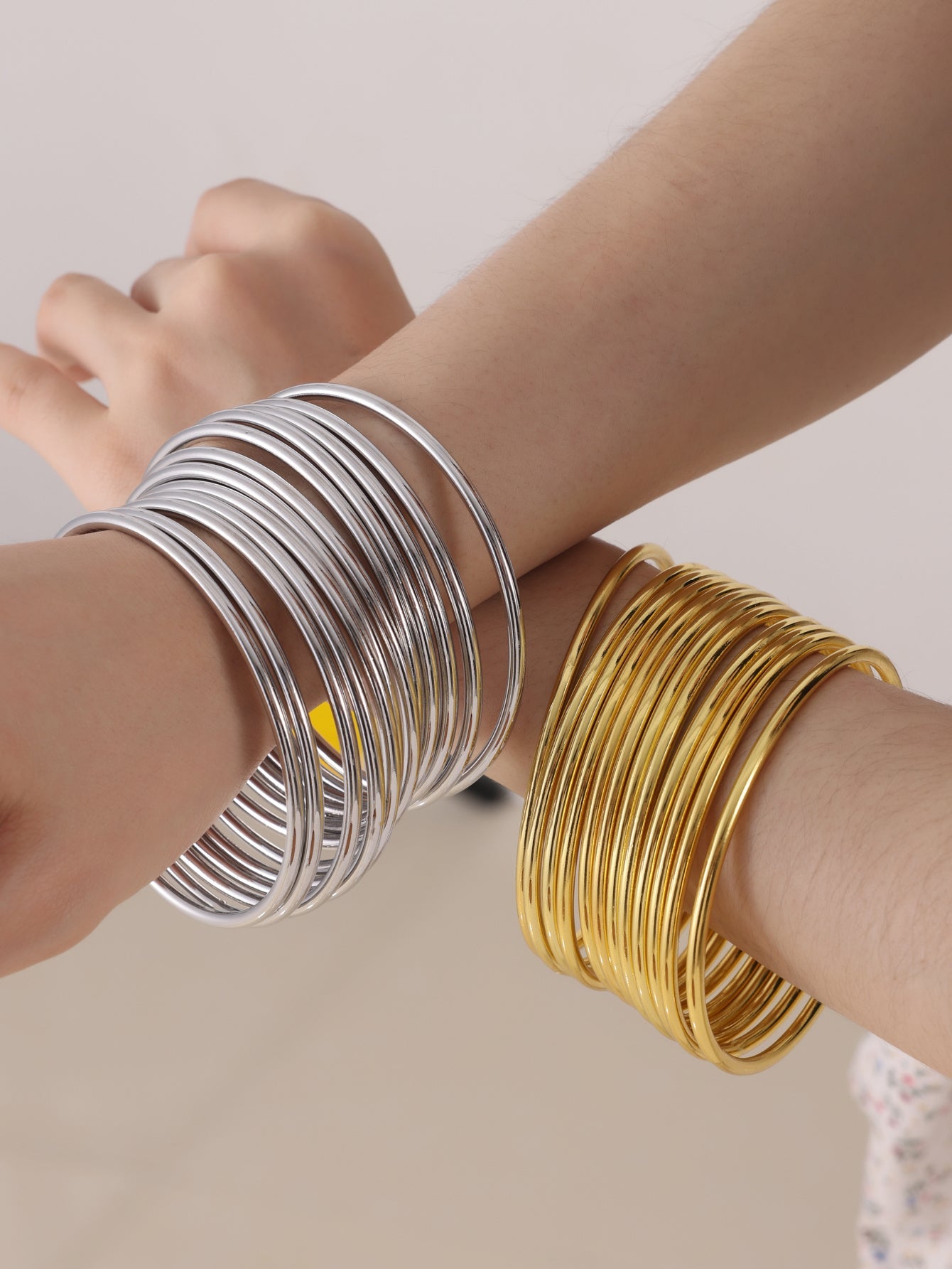 Ensemble de bracelets multicouches de style européen et américain Ins avec personnalité féminine et alliage, ensemble de bracelets géométriques - Ivory Deals Market