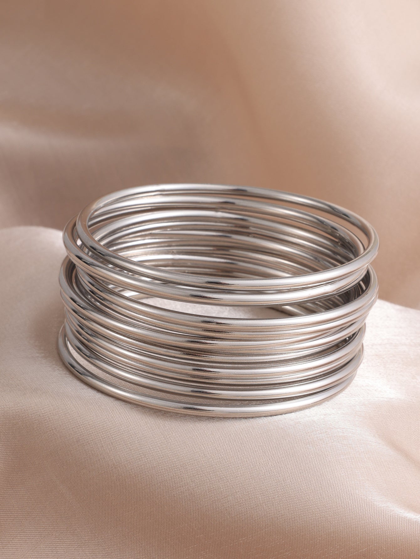 Ensemble de bracelets multicouches de style européen et américain Ins avec personnalité féminine et alliage, ensemble de bracelets géométriques - Ivory Deals Market