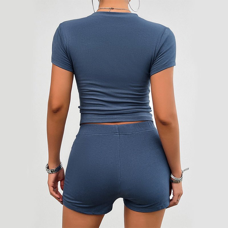 Ensemble de sport uni ajusté, composé d'un t-shirt à manches courtes à encolure ronde et d'un short élastique. Tenue estivale pour femmes. - Ivory Deals Market