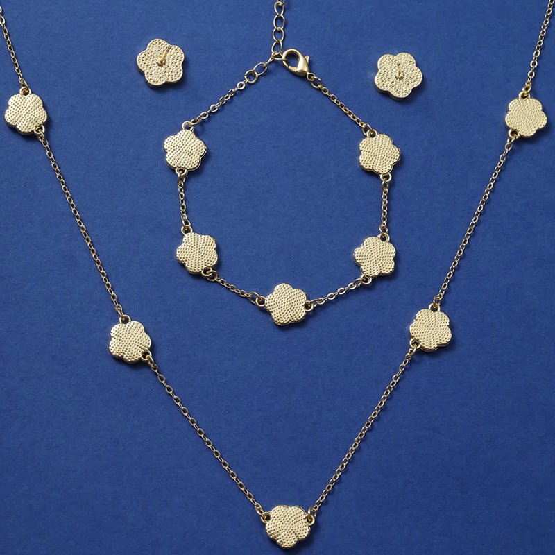 Ensemble de trois pièces de collier porte - bonheur à cinq pétales de fleur - Ivory Deals Market