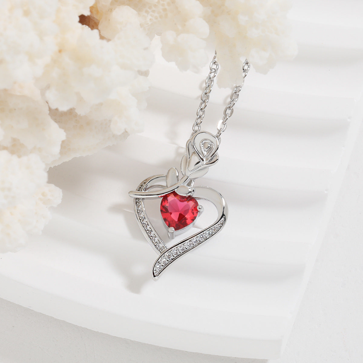 Collier en forme de cœur en rose avec des strass, collier de fleur éternelle à la mode, cadeau de Saint-Valentin pour femmes.