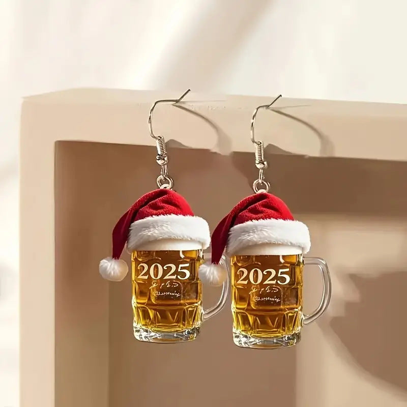 Boucles d'oreilles en acrylique représentant des chopes de bière de Noël 2025.