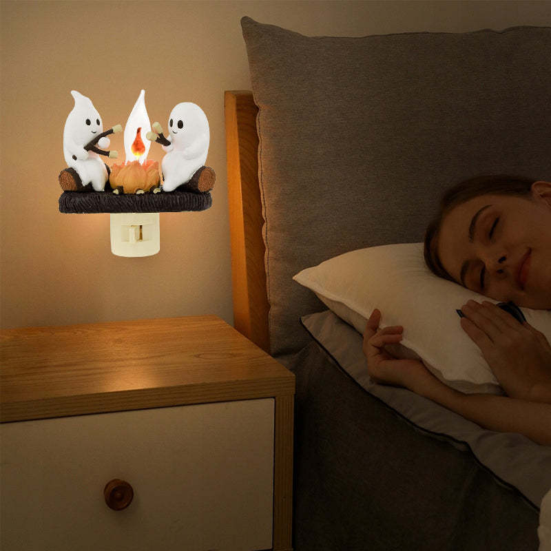 Feu de camp fantôme 2024 scintillant veilleuse 2 fantômes torréfaction, lumière de nuit de guimauve pour décoration d'Halloween - Ivory Deals Market