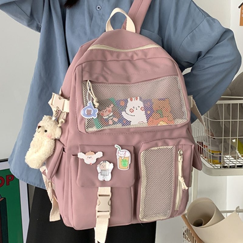 Les élèves du collège à grande capacité adoptent la tendance du sac à dos Harajuku - Ivory Deals Market