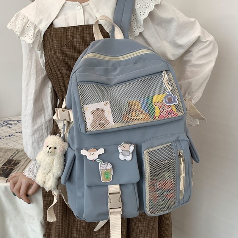 Les élèves du collège à grande capacité adoptent la tendance du sac à dos Harajuku - Ivory Deals Market