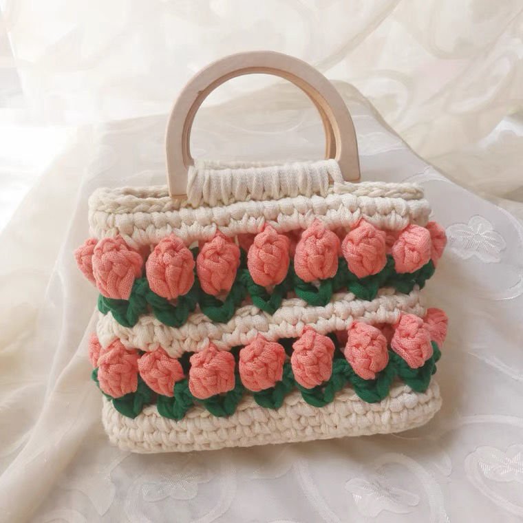 Ligne de vêtements au crochet avec des sacs à main en tricot de tulipes - Ivory Deals Market