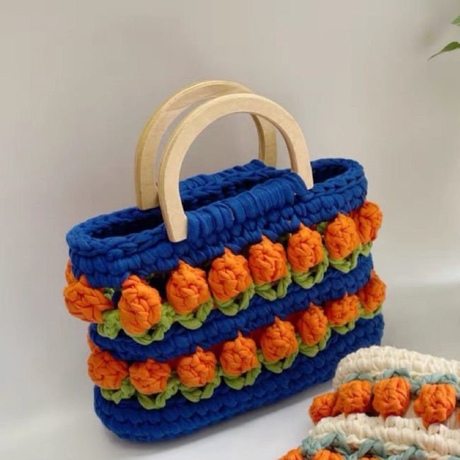 Ligne de vêtements au crochet avec des sacs à main en tricot de tulipes - Ivory Deals Market