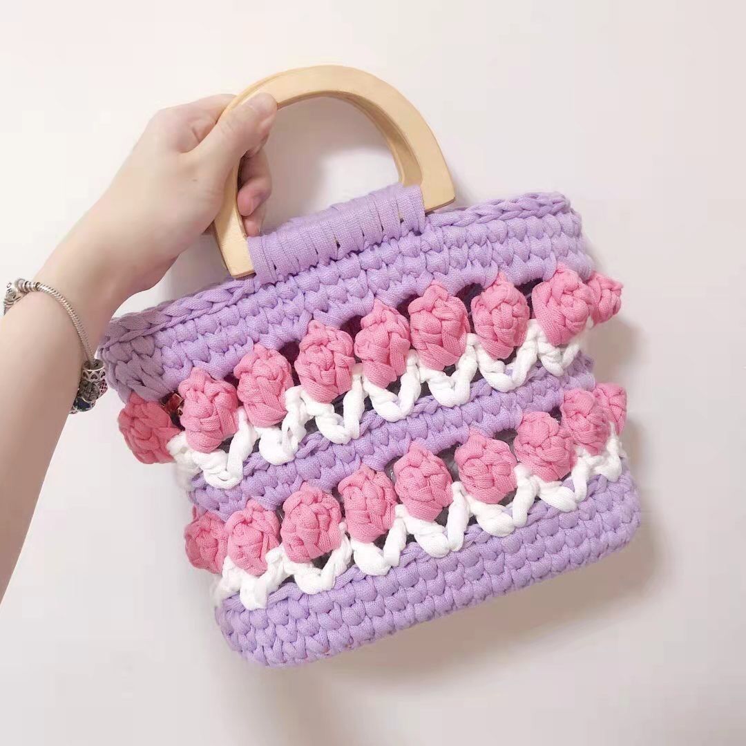 Ligne de vêtements au crochet avec des sacs à main en tricot de tulipes - Ivory Deals Market