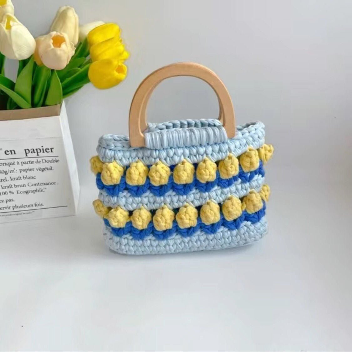 Ligne de vêtements au crochet avec des sacs à main en tricot de tulipes - Ivory Deals Market