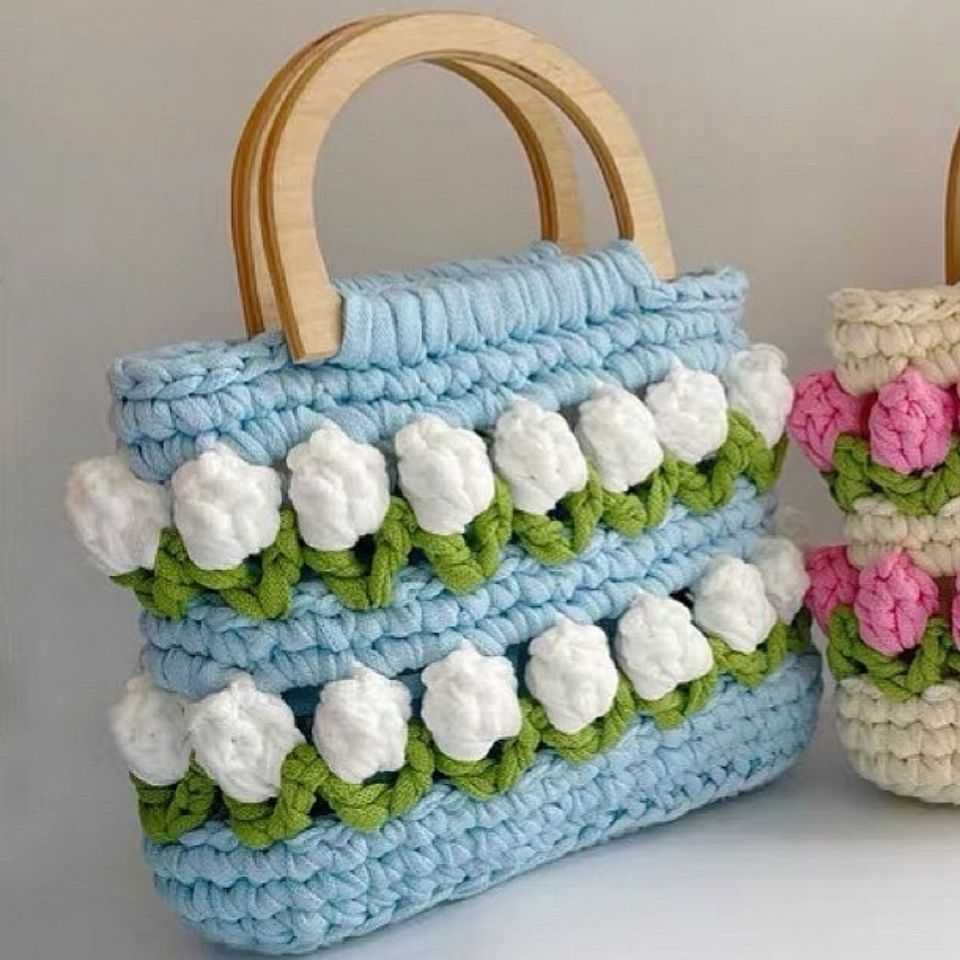 Ligne de vêtements au crochet avec des sacs à main en tricot de tulipes - Ivory Deals Market